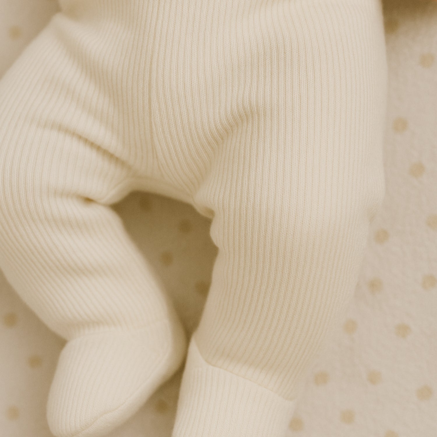 Calça Canelada de Bebê com Pé em Algodão Orgânico Cru Pipo Kids