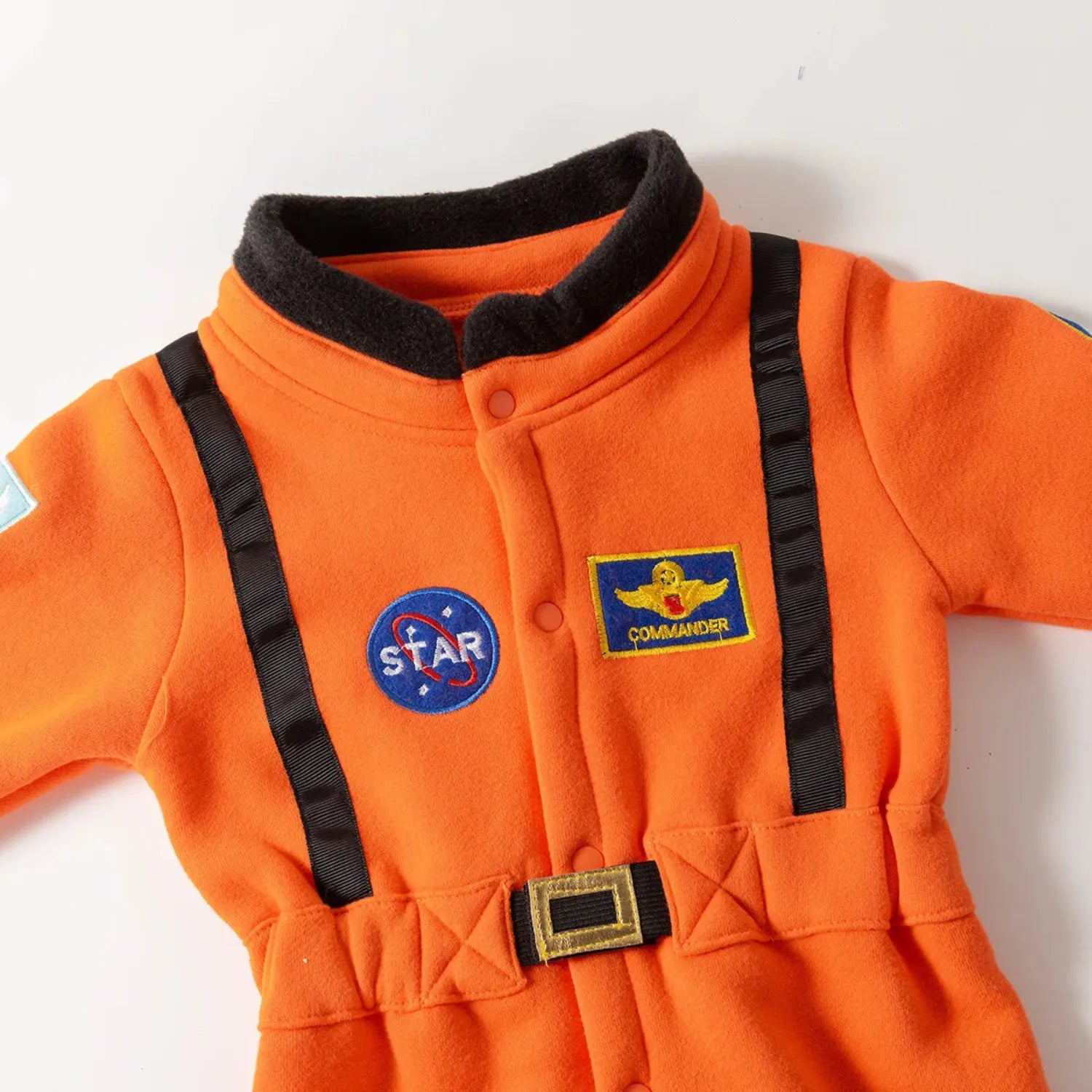 Detalhe da insígnia ou logo da Fantasia de Astronauta