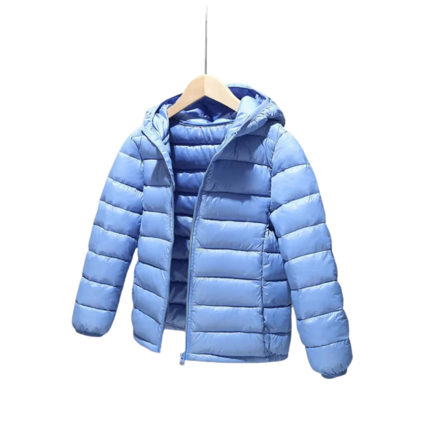 Jaqueta Infantil Puffer Unissex com Capuz na cor Azul celeste, vista frontal.