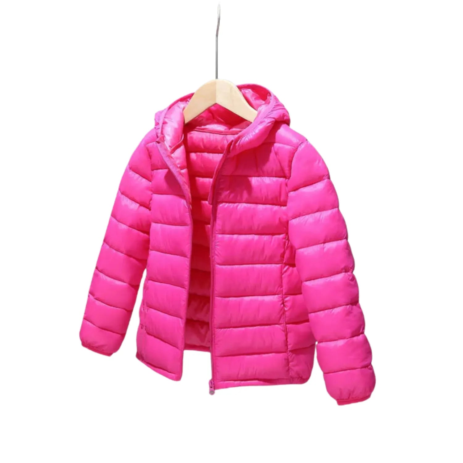 Jaqueta Infantil Puffer Unissex com Capuz na cor rosa choque, vista frontal.