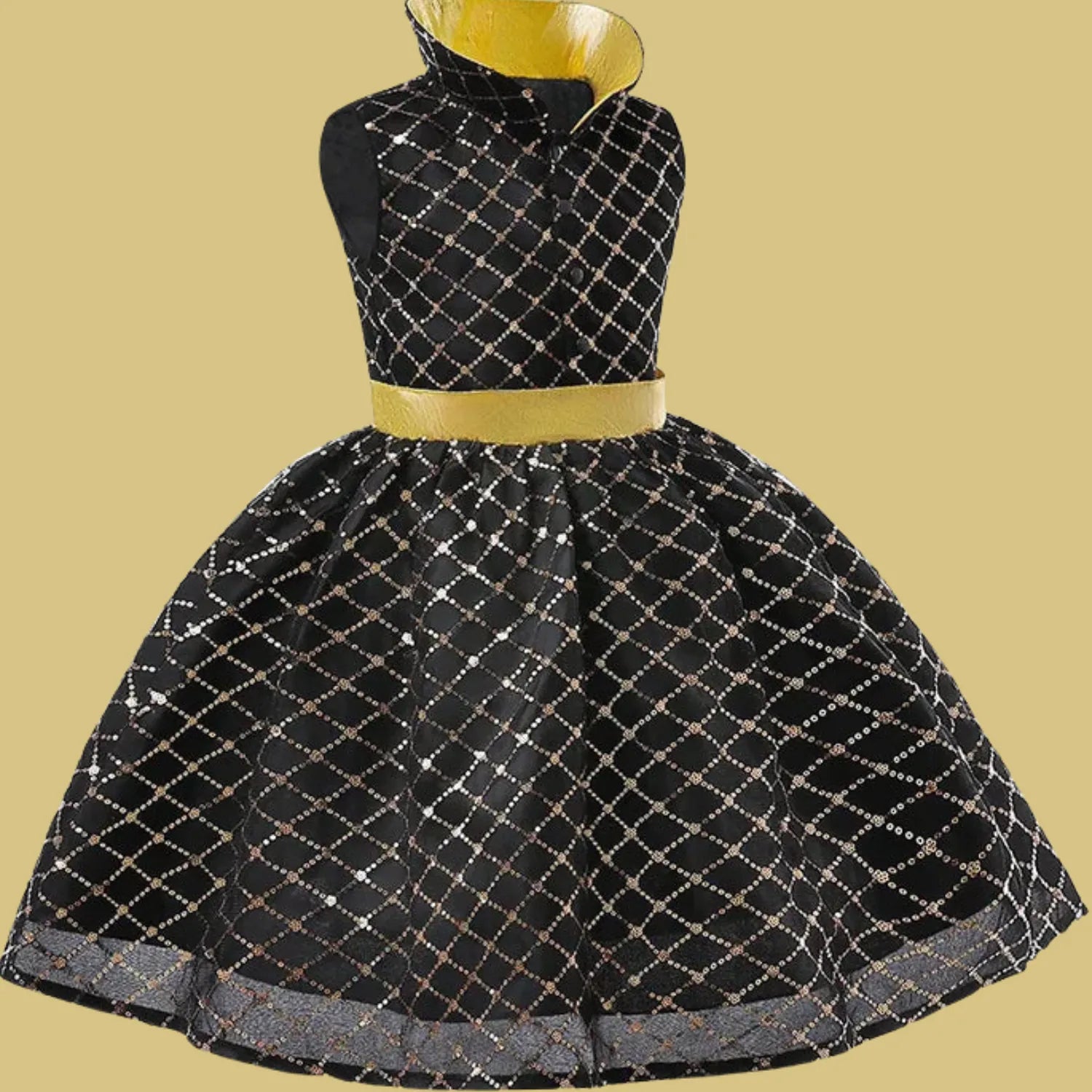 Vestido Infantil Faísca - Elementos de frente, com design vibrante e detalhes temáticos.